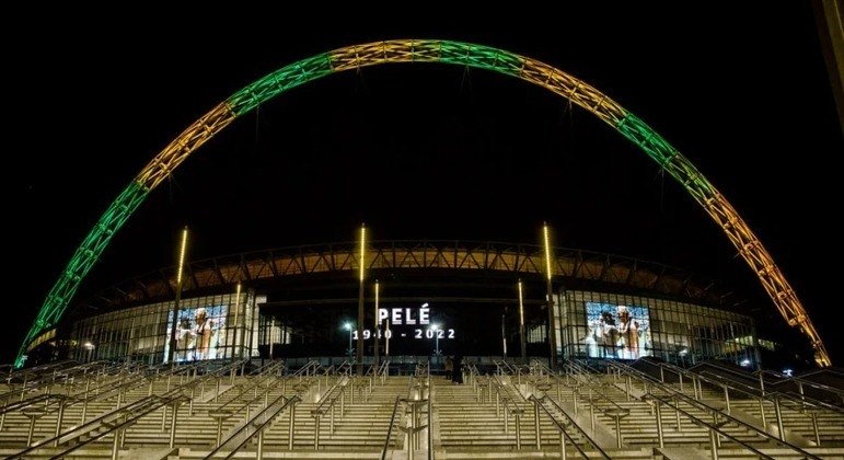 Estádio de Wembley se despede de Pelé sem nunca ter recebido um jogo com o Rei do Futebol