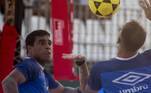 Apesar de sempre falar sobre o seu amor pelo futebol e celebrar o fato de ter conseguido deixar sua marca no esporte, como sonhava, ele ainda não se vê de volta aos campos. Nesse meio-tempo, arranjou, na verdade, um novo hobbie: futevôlei. O atleta leva os treinos a sério e participa de pequenas competições em dupla no esporte