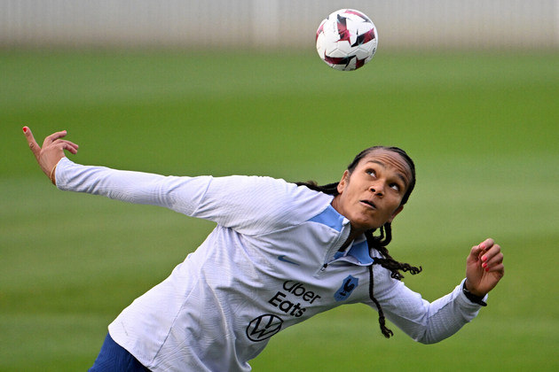 Aos 32 anos, Wendie Renard é uma voz importante na seleção da França. Ela liderou os protestos contra a antiga técnica, Corinne Diacre, e, na última Copa, eliminou a zagueira eliminou o Brasil nas quartas de final. No Lyon desde 2006, a jogadora já conquistou diversos títulos, sendo pentacampeã da Liga das Campeãs