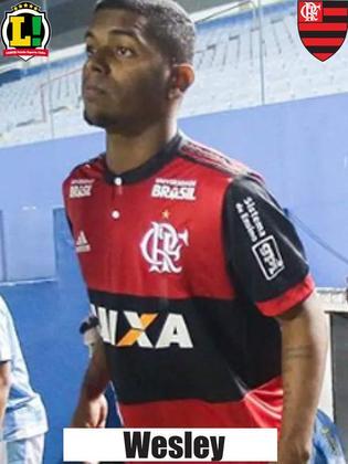 Wesley: 5,5 – Uma das poucas boas notícias do Flamengo na partida. Correu bastante, ajudou na marcação e também deu opção na frente. No entanto, na reta final não marcou Toró, que ampliou a vitória do Atlético-GO. Assim, sua nota caiu um pouco.  