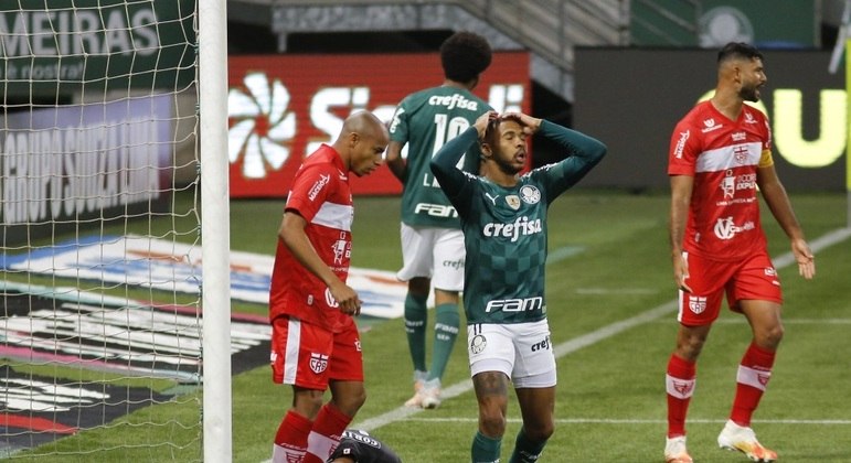 Wesley lamenta chance perdida pelo Palmeiras contra o CRB