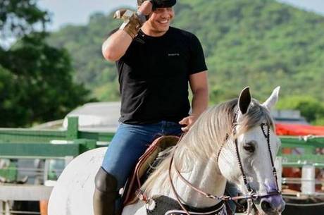 Cantor investe pesado na aquisição de animais