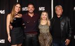 Thyane Dantas, mulher do cantor, além dos pais dele, Dona Bill e Seu Wellington, o prestigiaram nessa volta. Os quatro posaram juntos nos bastidores