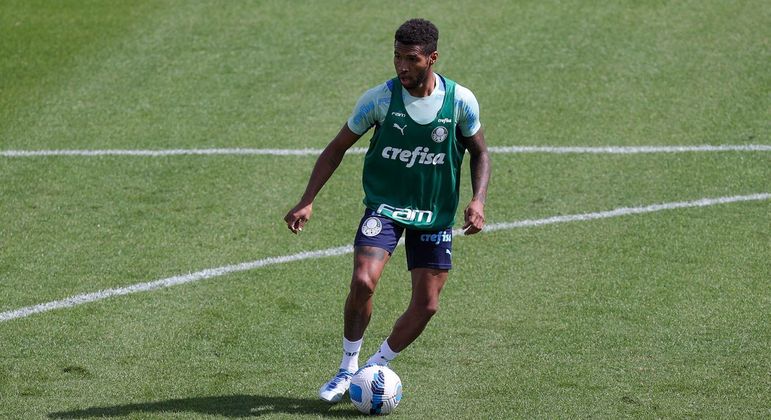 Wesley voltou a treinar no Palmeiras com bola depois de testar positivo para Covid-19