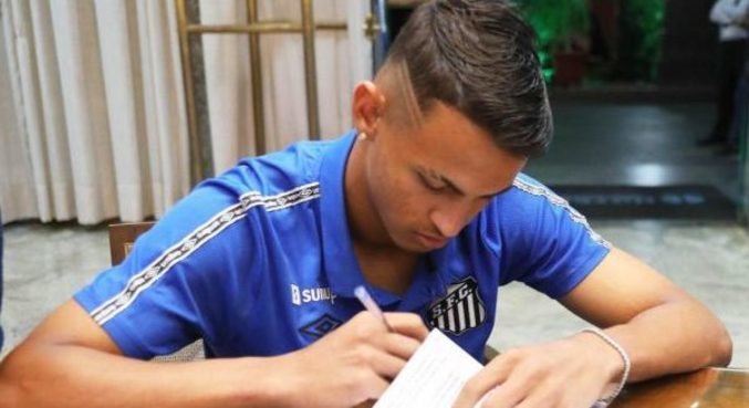 Weslley Patati assinou contrato com Santos logo após classificação na Copinha