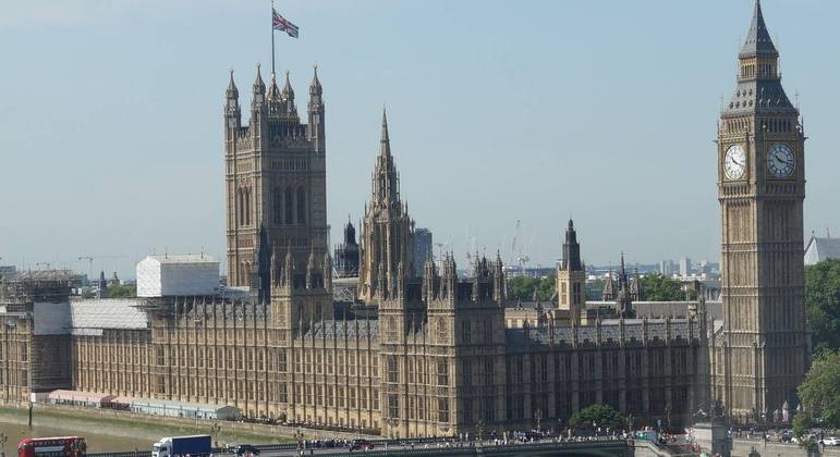 O relógio clássico junto ao Palácio de Westminster