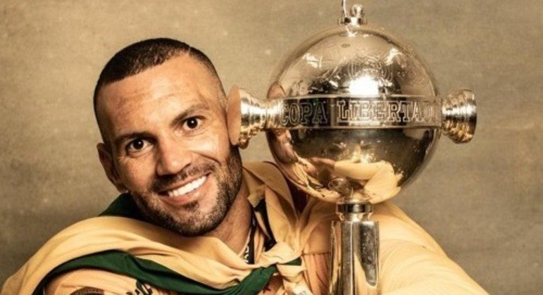 Weverton, campeão olímpico, bicampeão da Libertadores. Reserva do reserva para Tite