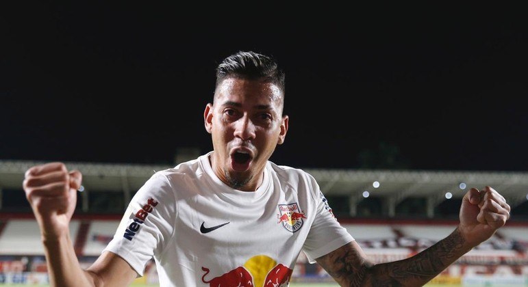 Sem espaço no Red Bull Bragantino, Weverton pode trocar o futebol paulista pelo carioca