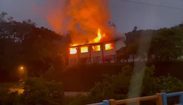Vídeo: incêndio causa destruição de escola na Grande Florianópolis (VÍDEO: Incêndio causa destruição de escola neste domingo em Angelina)