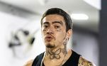 Whindersson Nunes contou sobre o vício em drogas no livro Vivendo Como um Guerreiro. O humorista disse que, após o término com Luísa Sonza, também viveu um penhasco. Porém, Whindersson afirmou que a culpa não foi da cantora, mas sim do 