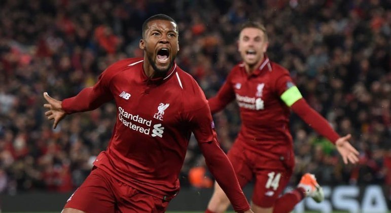 Wijnaldum chegou nesta temporada ao Paris Saint-Germain, mas pode ser negociado. Segundo o portal 'A Bola', o volante está insatisfeito no clube francês e vê com bons olhos um retorno à Premier League. Ele foi um dos destaques do Liverpool nos últimos anos. 