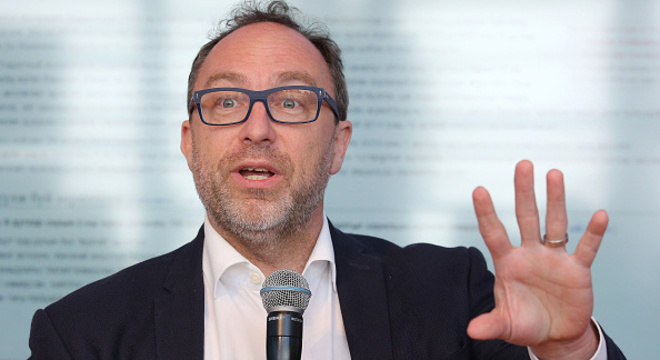 Jimmy Wales atribui a propagação de fake news a inocência dos usuários