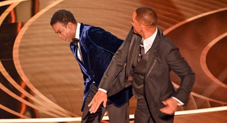Will Smith dá um tapa em Chris Rock no Oscar