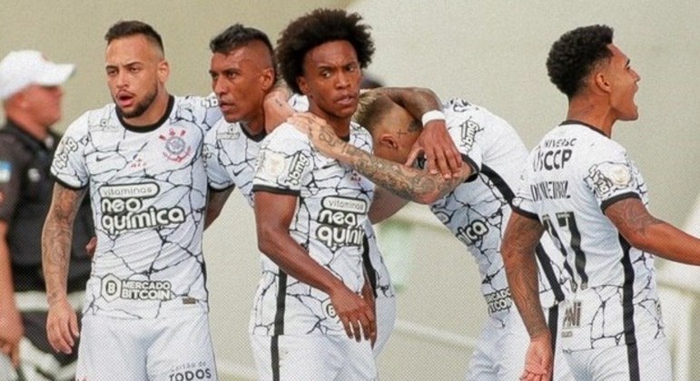 Maycon, Paulinho, Willian, Róger Guedes e Du Queiroz comemoram gol contra o Botafogo