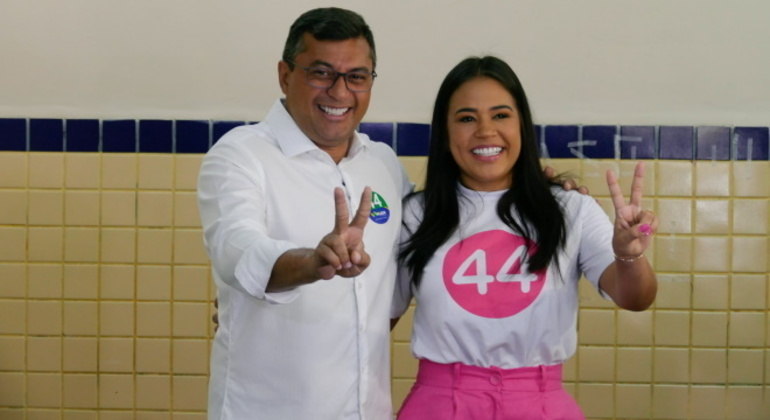 Wilson Lima votou com a mulher, Taiana Lima, em uma escola em Manaus