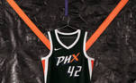 Phoenix Mercury - camisa número 2: Com letras nítidas, detalhes brancos brilham na frente e nas costas do uniforme em uma homenagem ao “X-Factor” - a base de fãs apaixonados do time