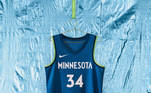 Minnesota Lynx - camiseta número 1: Um fundo azul gelado, representando os invernos frígidos do meio-oeste, enquanto as fitas laterais têm um uso preciso de verde, representando as orelhas dos felinos