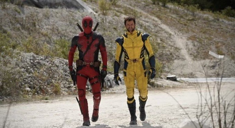 Hugh Jackman com o uniforme clássico do Wolverine