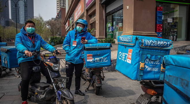 Entregadores à domicílio ajudaram Wuhan a se manter durante quarentena
