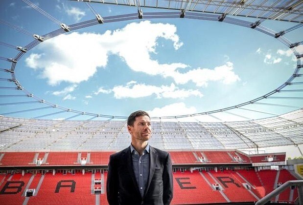 Xabi Alonso é o último entre os dez mais bem pagos no mundo. O espanhol assumiu o Bayer Leverkusen em outubro de 2022. Recém-chegado, o treinador recebe 5 milhões de euros, cerca de R$ 27,5 milhões