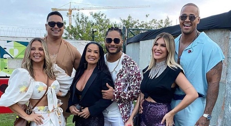 Famosos mostraram os bastidores da apresentação em publicações nas redes sociais 