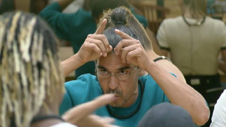 Paquito

Quem provou não ter papas na língua para xingar é André! Durante a
treta generalizada na sede, o ator entrou em um embate com WL e deu um apelido bem inusitado ao rival