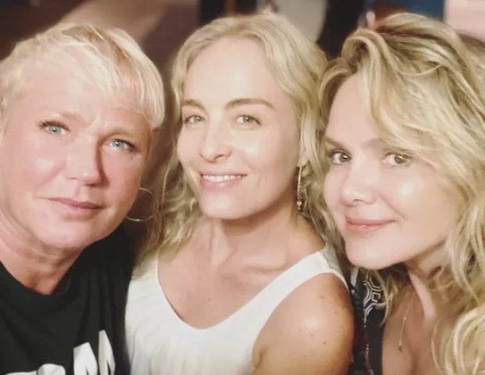 Xuxa, Angélica e ElianaTrês das maiores apresentadoras da TV brasileira também foram vítimas de muitos boatos. Xuxa Meneghel, Angélica Ksyvickis Huck e Eliana Michaelichen chegaram a ficar afastadas por conta da rivalidade que era imposta entre elas. Segundo Eliana, o tempo fez com que elas construíssem uma bela amizade: 