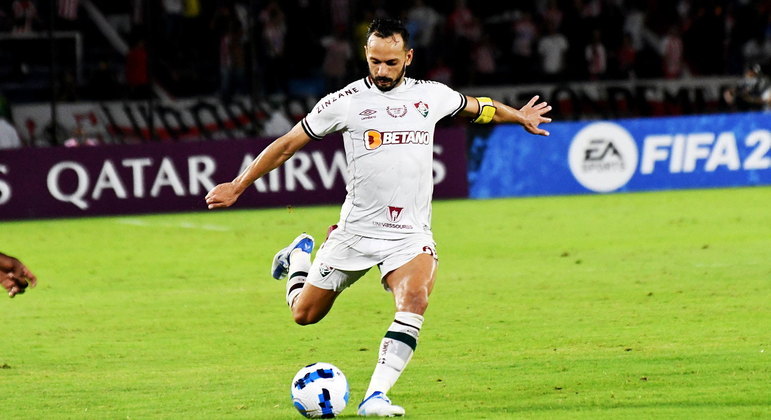Meio-campista Yago Felipe em ação com a camisa do Fluminense
