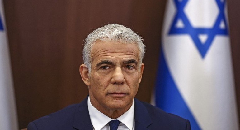 Primeiro-ministro israelense, Yair Lapid tenta derrotar Benjamin Netanyahu em eleição