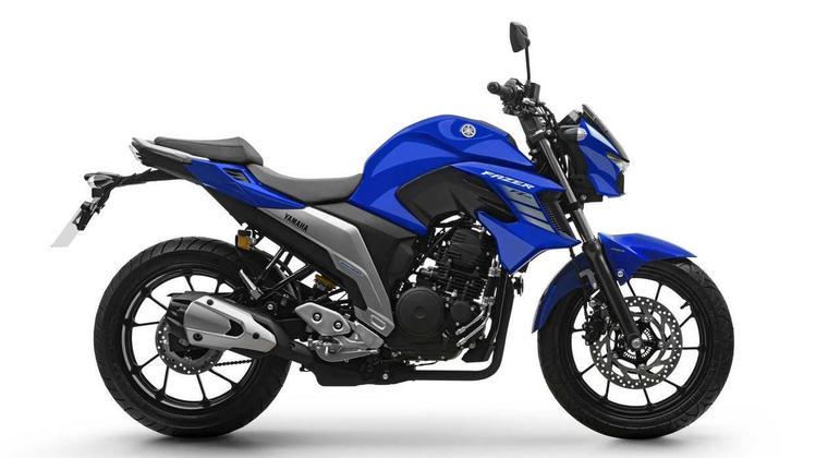 Moto está disponível na cor Racing Blue (azul) e tem quatro anos de garantia de fábrica