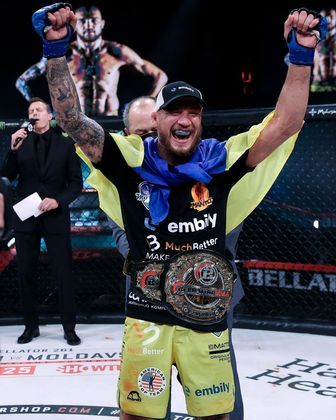 O atleta estava invicto há 26 lutas e foi o primeiro ucraniano a ser campeão mundial nos eventos de elite do MMA