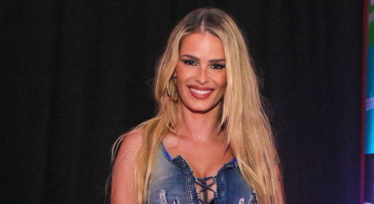 Yasmin Brunet revela conseguir se apaixonar sem conhecer ou beijar a pessoa
