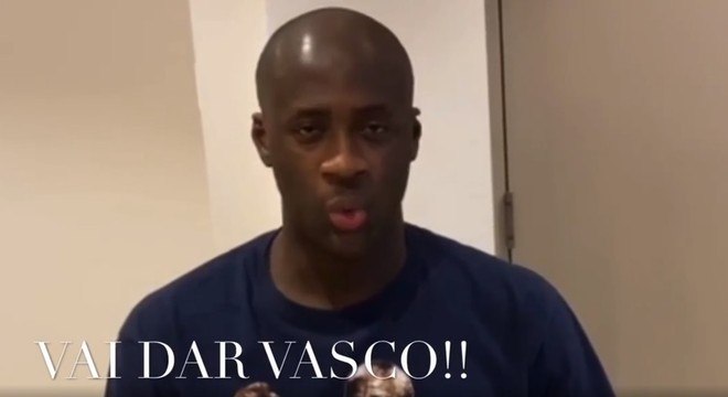 Yaya Touré se comprometendo a jogar no Vasco. Se Leven vencer a eleição