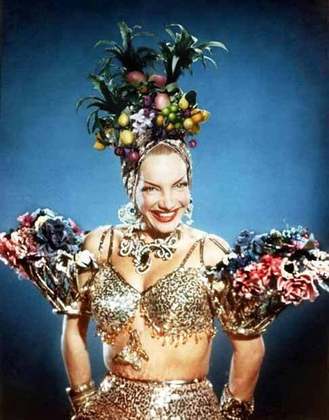 Yes, Nós Temos Banana- Traz todo o humor característico do Carnaval. Composta por João de Barro, no final da década de 30, a marchinha foi imortalizada por Carmen Miranda e regravada por diversos artistas ao longo dos anos.