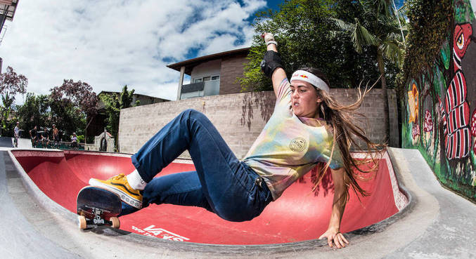Yndiara começou a andar de skate no quintal de casa e teve ascensão meteórica