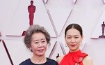 A sul coreana Youn Yuh-jung, de 75 anos, fez história ao levar o Oscar de melhor atriz coadjuvante por Minari e ainda esteve entre as mais elegantes da noite com um vestido de bolsos da designer egípcia Marmar Halim