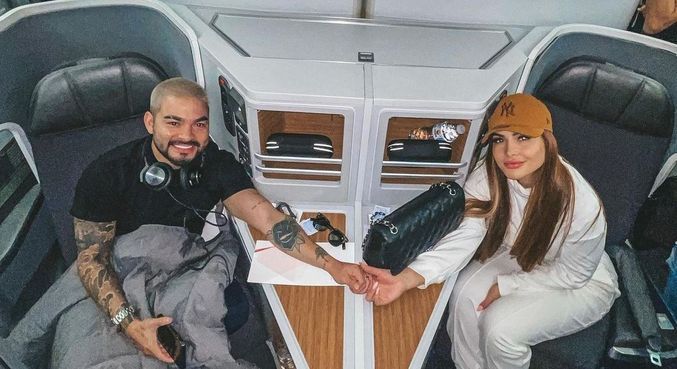 Yudi e Mila viajaram para os EUA de primeira classe