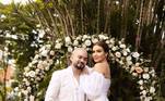 O artista e a cantora se casaram no dia 12 de abril de 2022. O casal compartilhou fotos da cerimônia nas redes sociais e contou que o casamento foi realizado no quintal da casa deles, em Alphaville, São Paulo, que ainda está em obras. Yudi e Mila assumiram o romance em agosto do ano passado. O apresentador e a cantora já tinham namorado quando eram adolescentes e se reencontraram 13 anos depois do primeiro namoro.