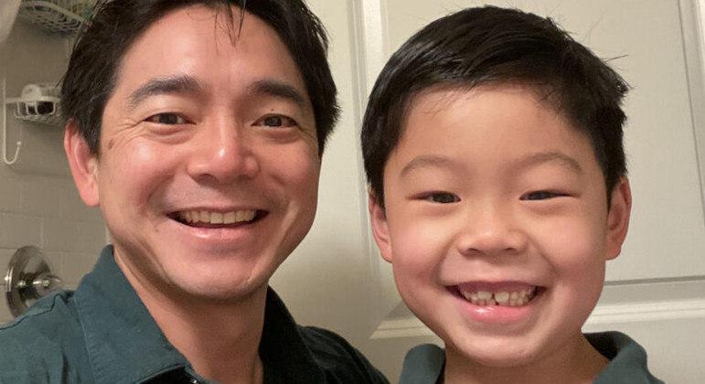 Yujin Chung e seu filho: pai comoveu a internet com versos sobre a pandemia