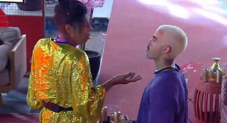 Seja você!E quem disse que festa não é lugar de conselho? Márcia falou com Yuri sobre as discussões que teve com Simioni e Jenny sobre fofocas. A ex-jogadora de vôlei desabafou que ela mesma desafiou as peoas. 