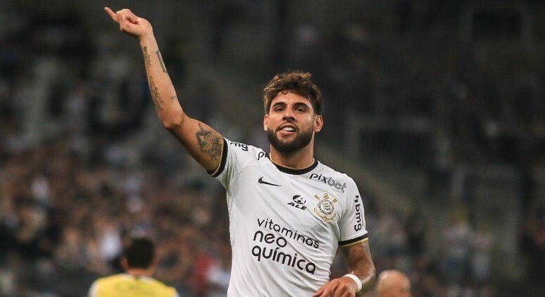 Yuri Alberto vira 'garçom' e iguala líder de assistências do Corinthians no Paulistão de 2022