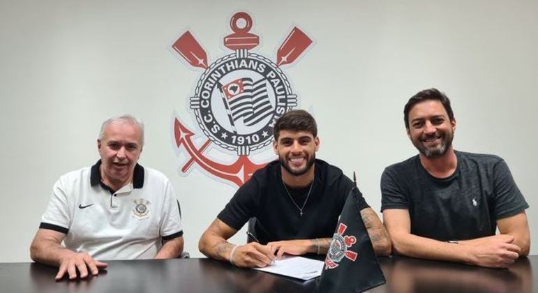 Yuri Alberto assina contrato em definitivo com o Corinthians