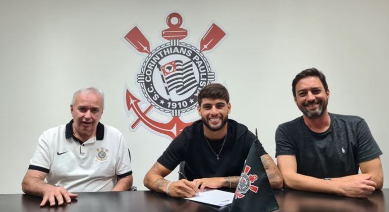 Yuri Alberto assina contrato em definitivo com o Corinthians