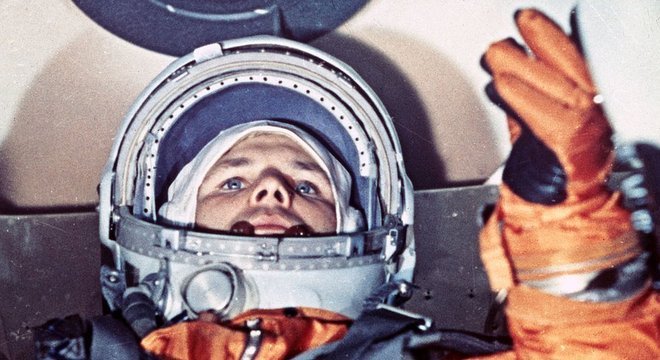 Yuri Gagarin fez história em 1961. Esta foto foi tirada minutos antes da decolagem