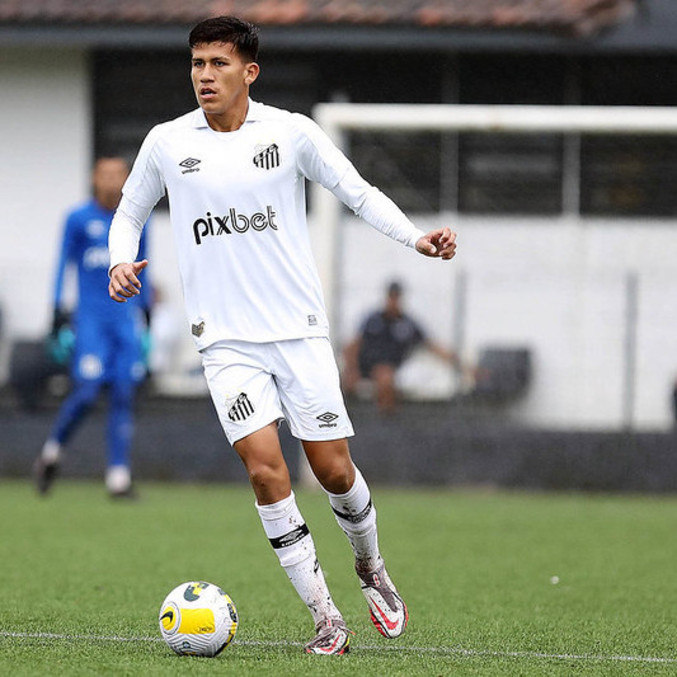 Zabala, 19 anos: empenho para chegar à equipe principal do Alvinegro Praiano