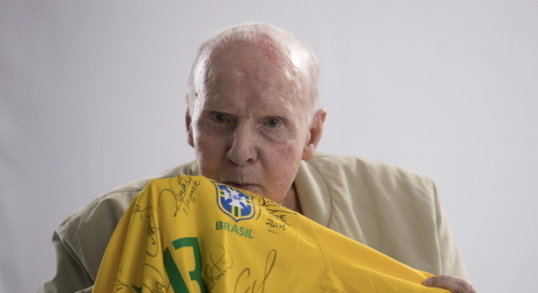 Zagallo também se disse '113% recuperado' depois de internação por infecção respiratória