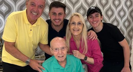 Zagallo e família na comemoração dos 92 anos há uma semana