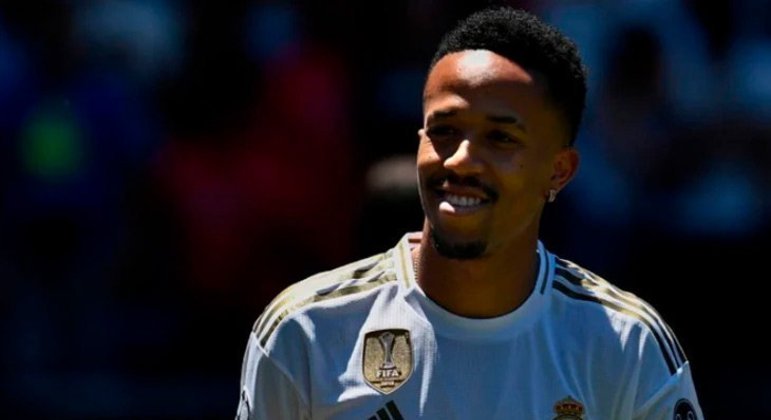 Zagueiro: Éder Militão (Real Madrid) - 40 milhões de euros (R$ 258,7 milhões) / Piqué (Barcelona) - 7,5 milhões de euros (R$ 48,5 milhões)