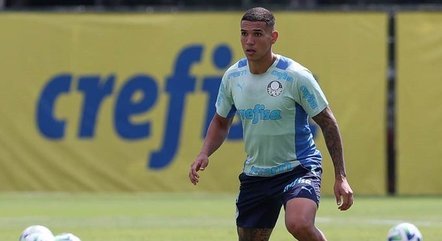 Zagueiro Naves em treino pelo Palmeiras