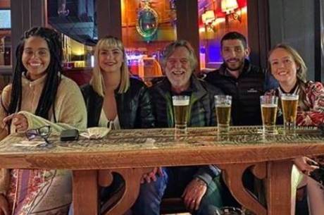Zé de Abreu e amigos em vida social longe do Brasil
